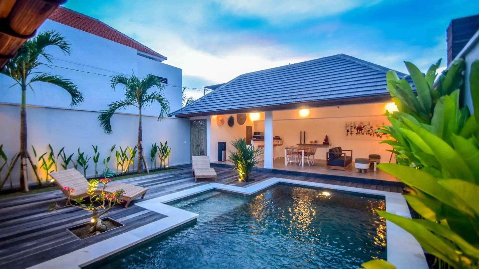 Villa Mana Tea 2 Bedrooms & Pool Seminyak スミニャック