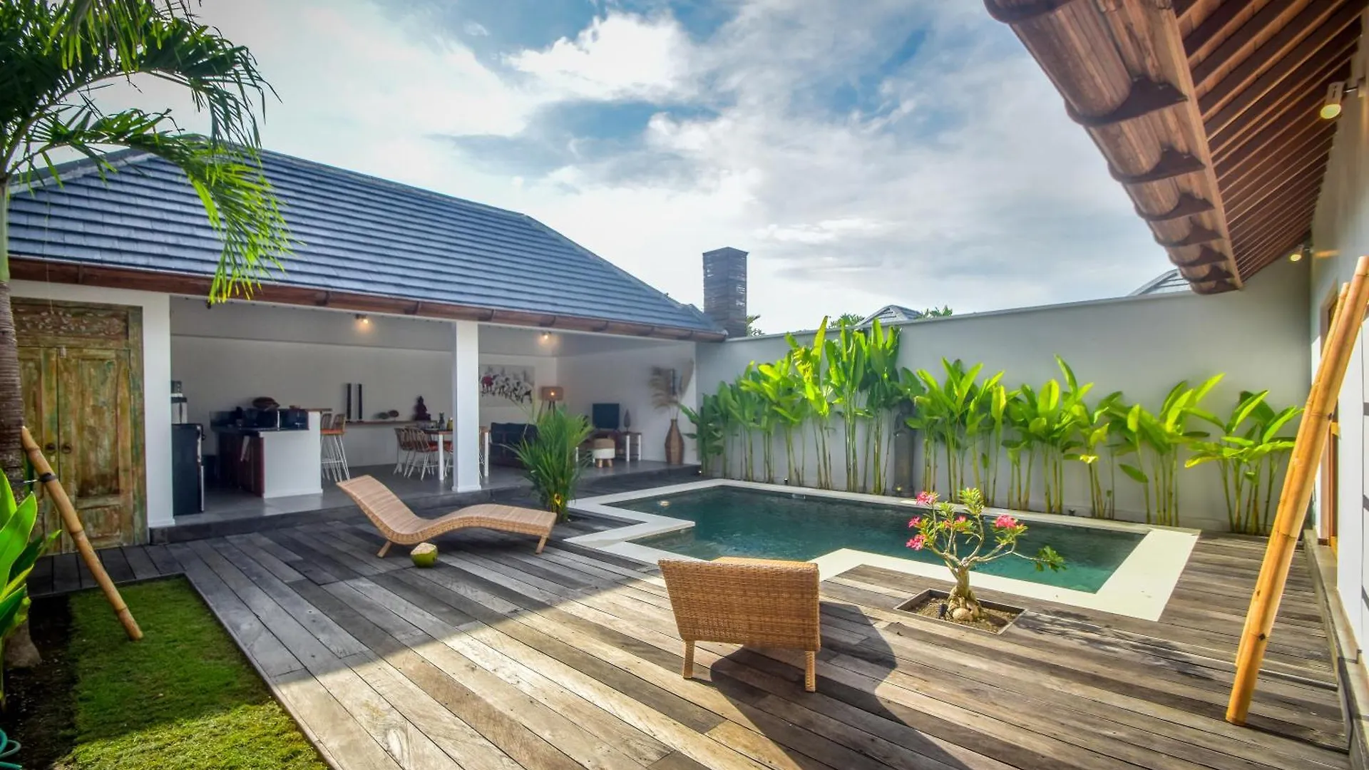 Villa Mana Tea 2 Bedrooms & Pool Seminyak スミニャック