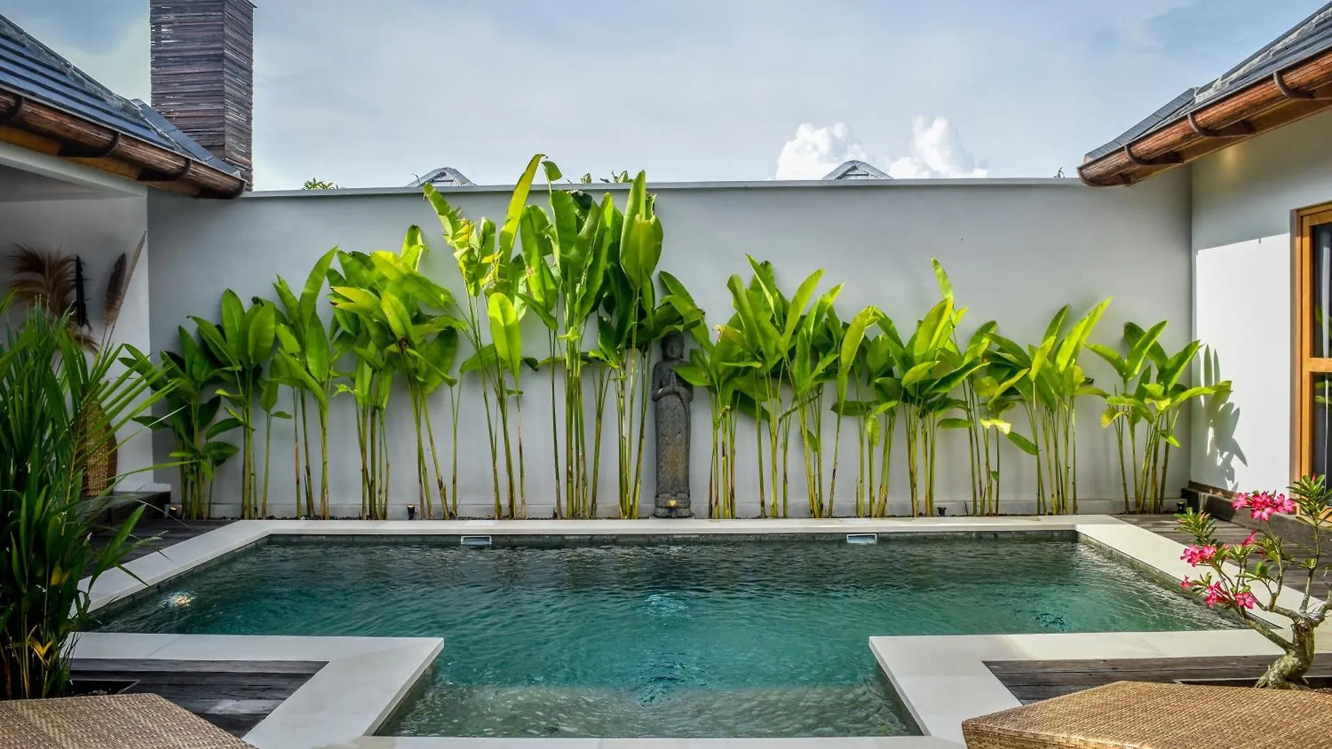 Villa Mana Tea 2 Bedrooms & Pool Seminyak インドネシア